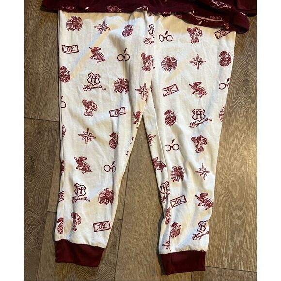 Harry Potter Women’s Size XL Pajama Set Red White Allover Print Velour 2 Piece - Picture 4 of 11